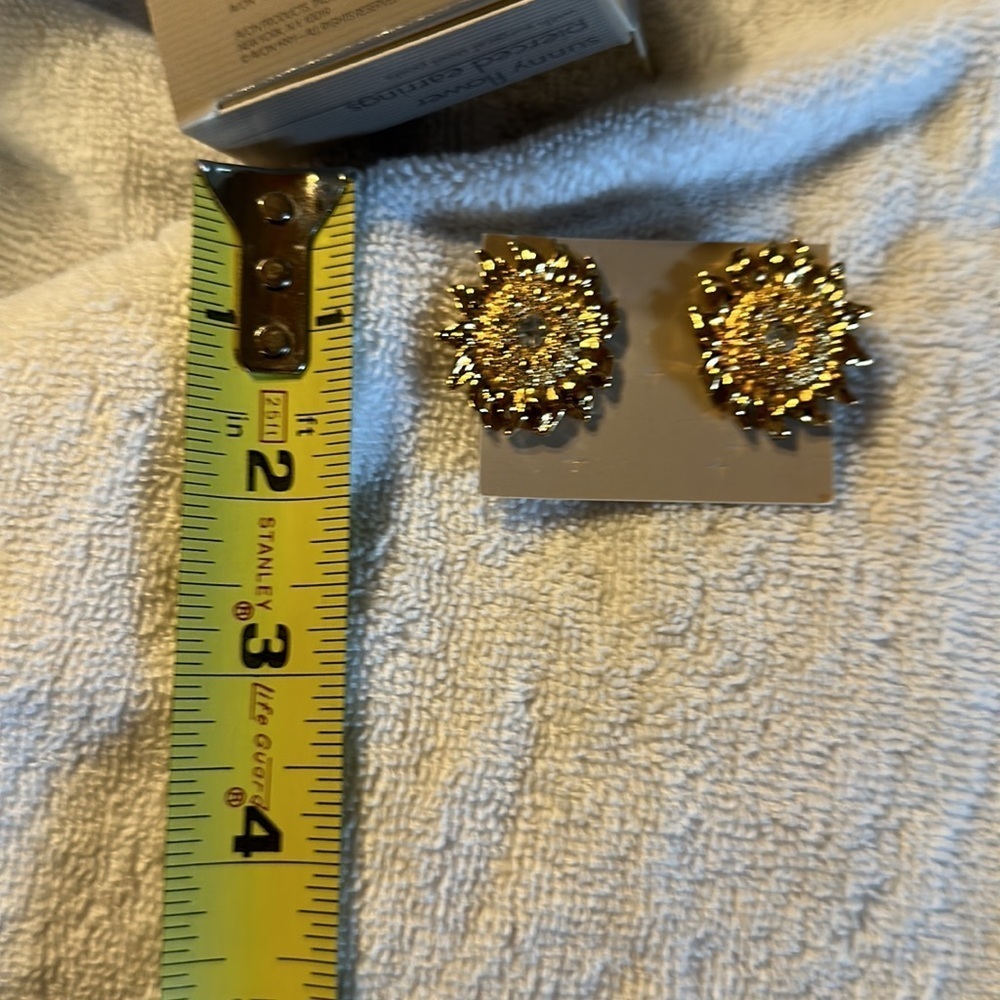 Avon Vintage (1991) Sunny Flower Gold Tone and Crystal Pierced Earrings - Picture 4 of 5
